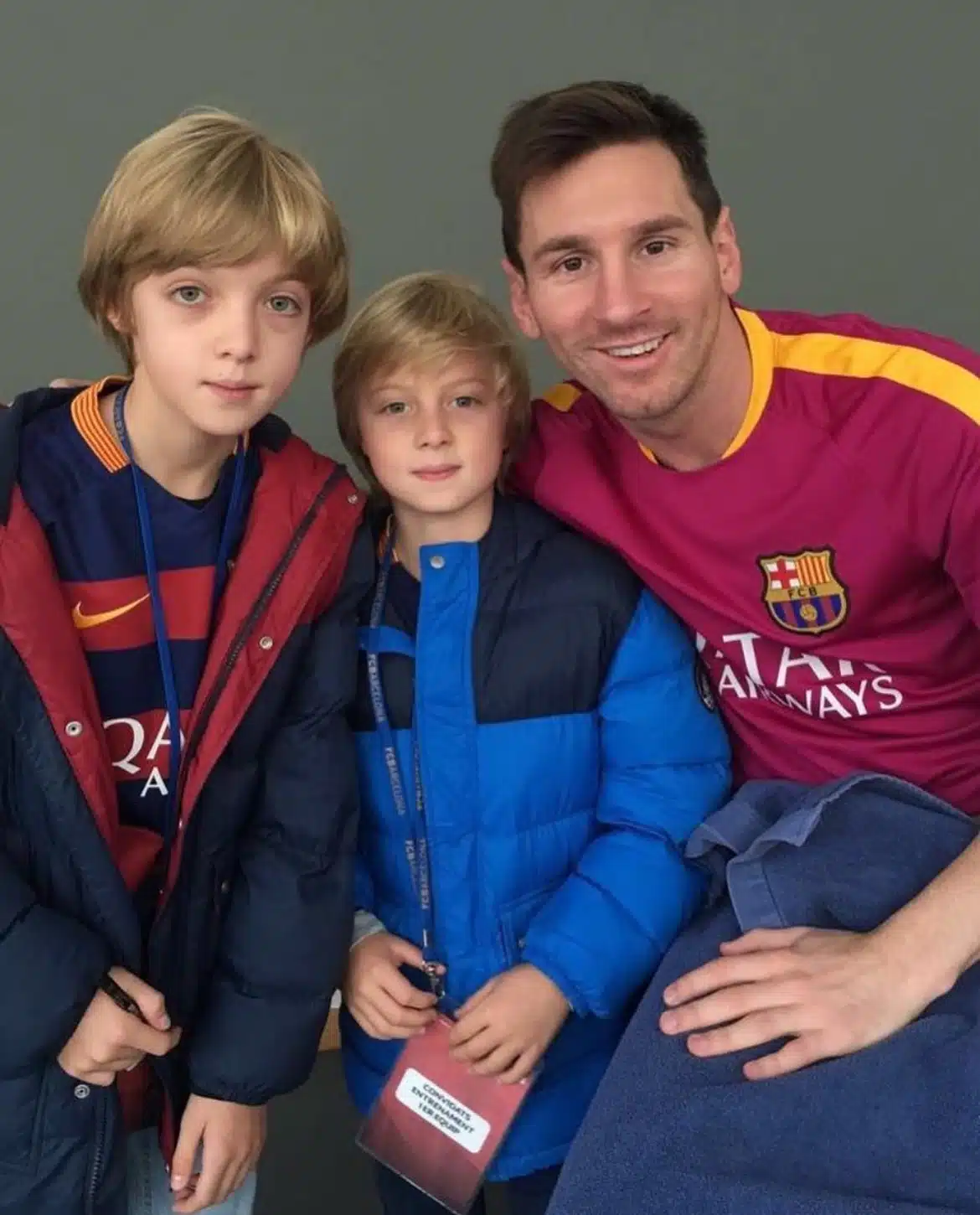 Luciano Huck mostra seus filhos com Angélica posando com Lionel Messi e parabeniza o jogador pela Copa do Mundo