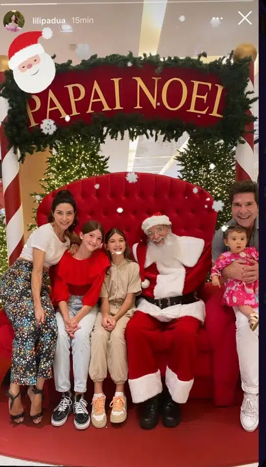 As filhas do cantor Daniel encontrando com o Papai Noel