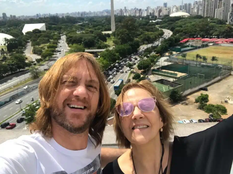 Denise Del Vecchio, a Dona Mocinha, é mãe do cantor e ator André Frateschi 