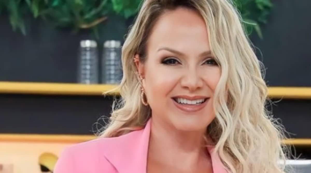 Eliana mostra o filho mais velho em sua Primeira Comunhão