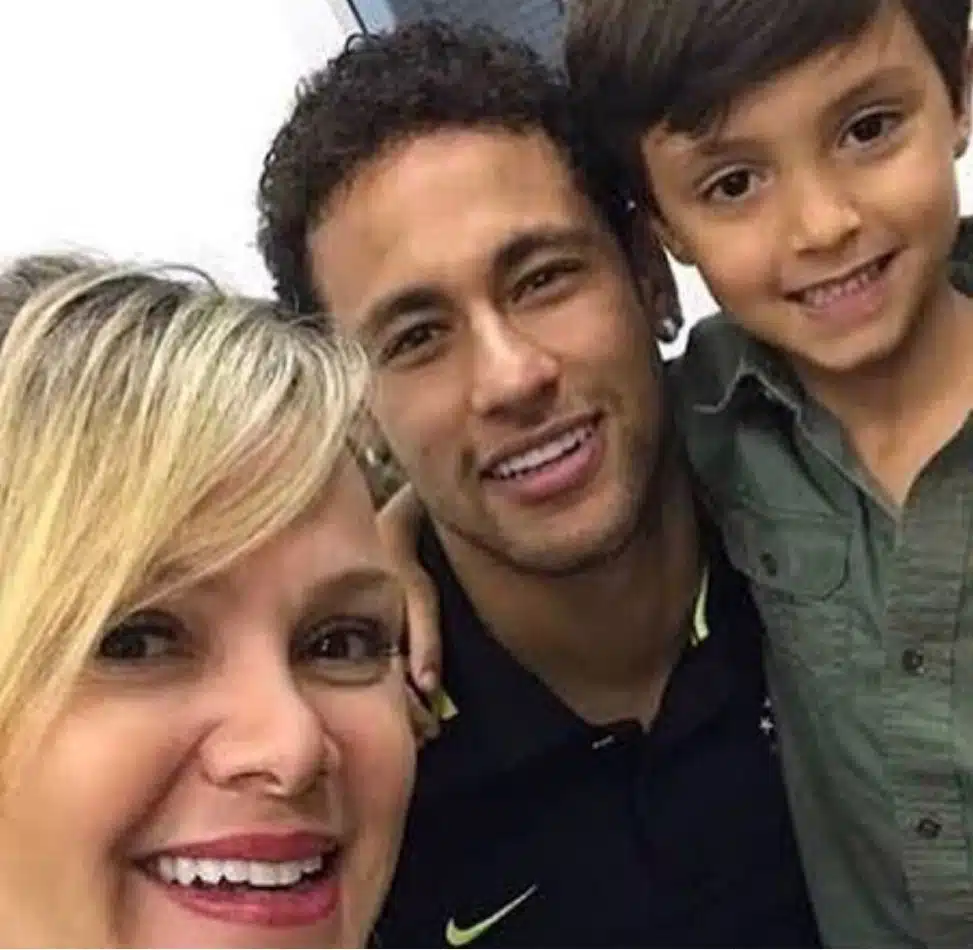 A apresentadora Eliana mostrou o encontro do filho com Neymar Jr. 