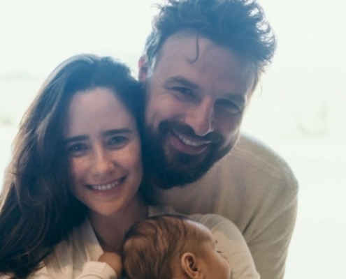 Fernanda Vasconcellos e Cássio Reis surpreendem ao exibir o rosto do seu bebê pela 1ª vez