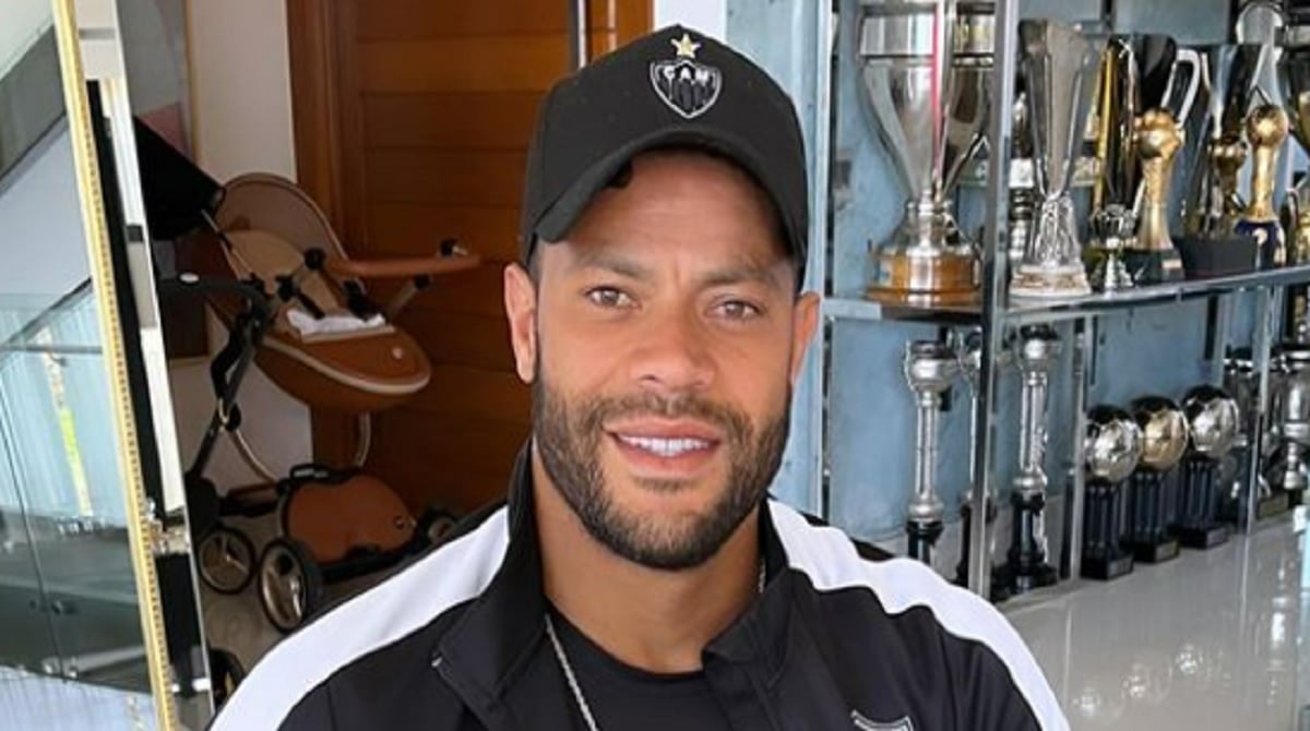 Hulk mostra registro ao lado de seus quatros filhos e encanta