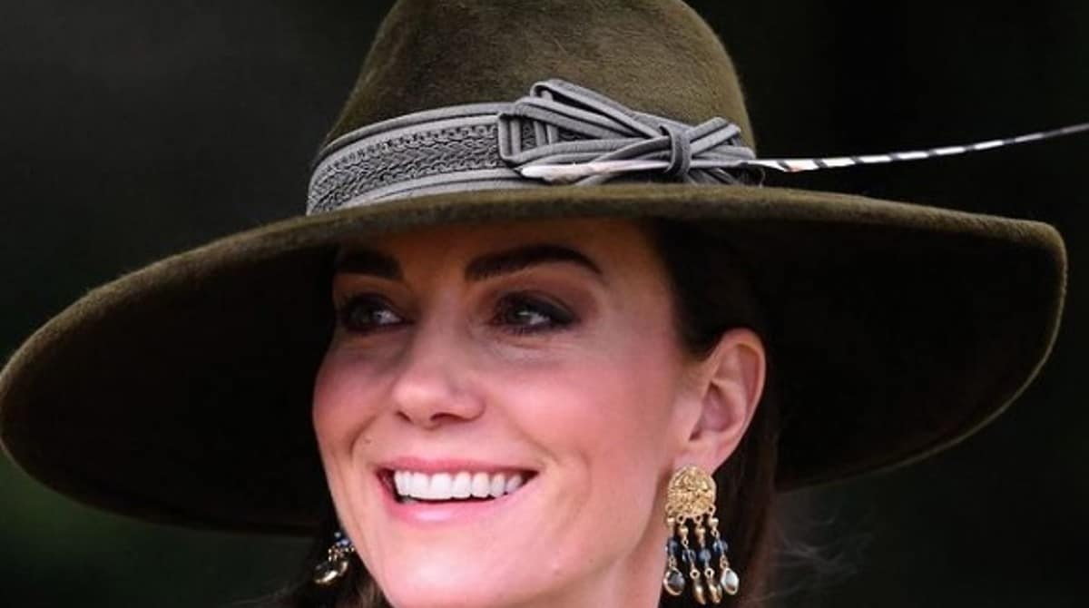 A princesa Kate Middleton surgiu com os filhos em uma comemoração de Natal