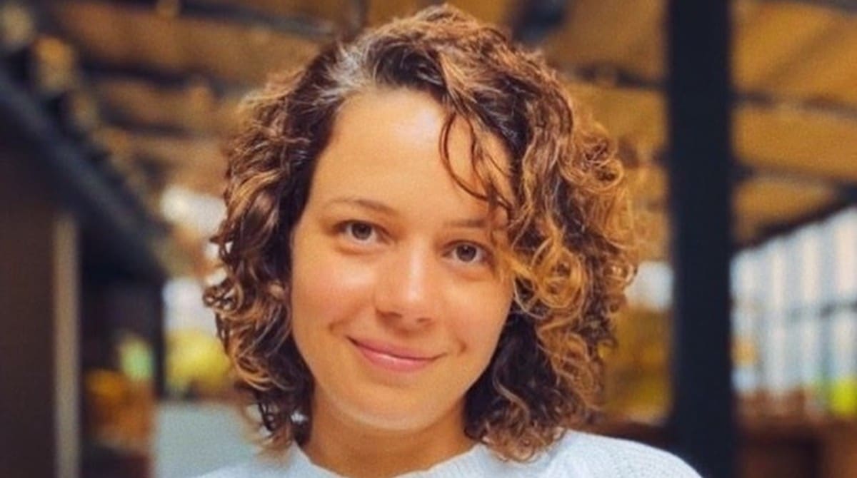 Leandra Leal exibe sua filha e manda recado para o pai da menina