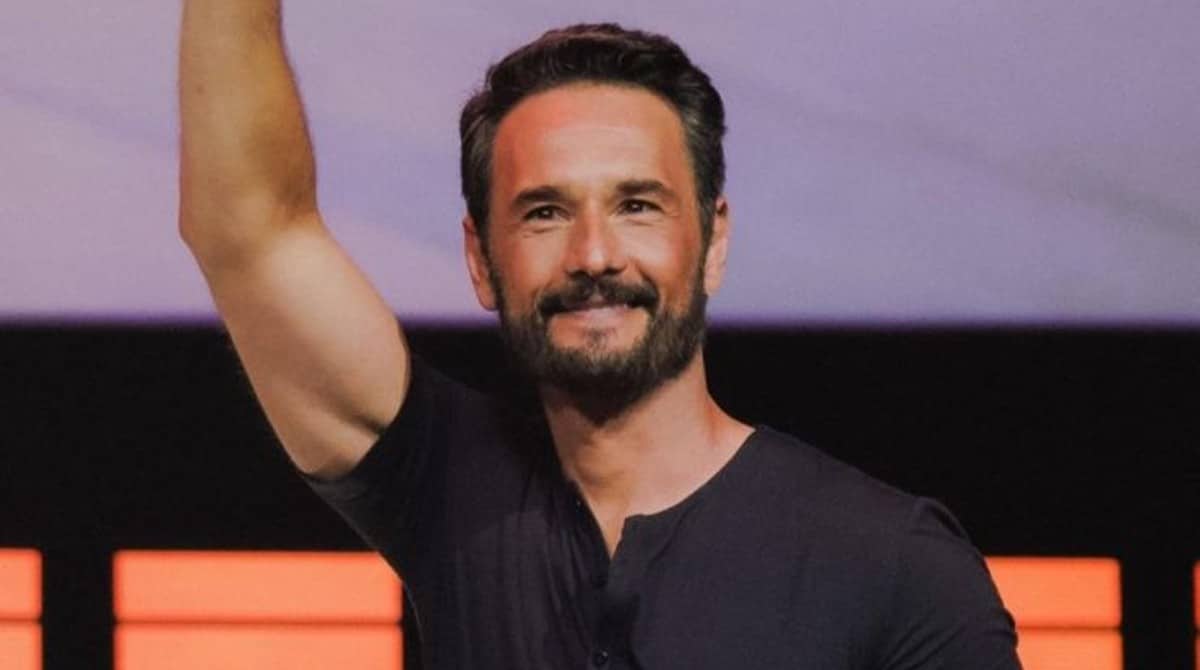 Filha de Rodrigo Santoro surge brincando com a mãe