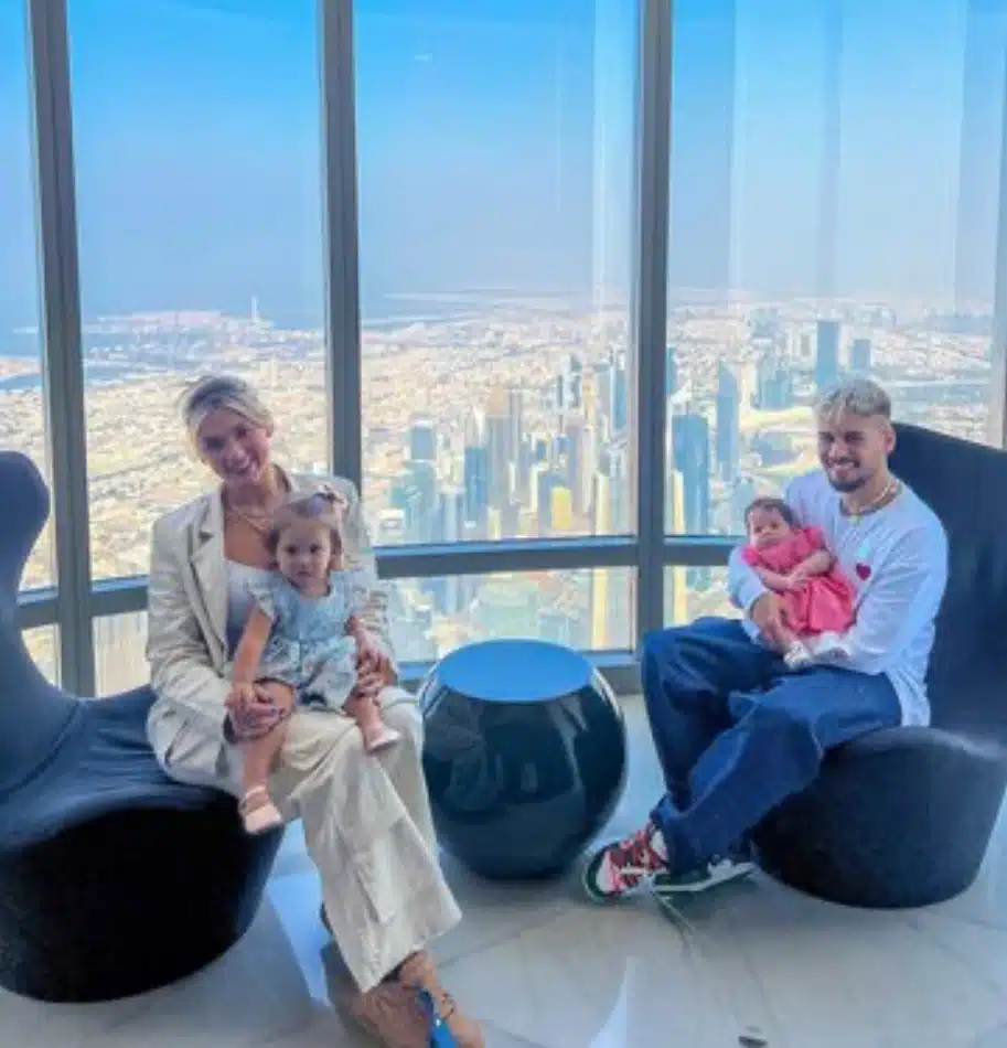As bebês de Virgínia Fonseca e Zé Felipe visitando o prédio mais alto do mundo 