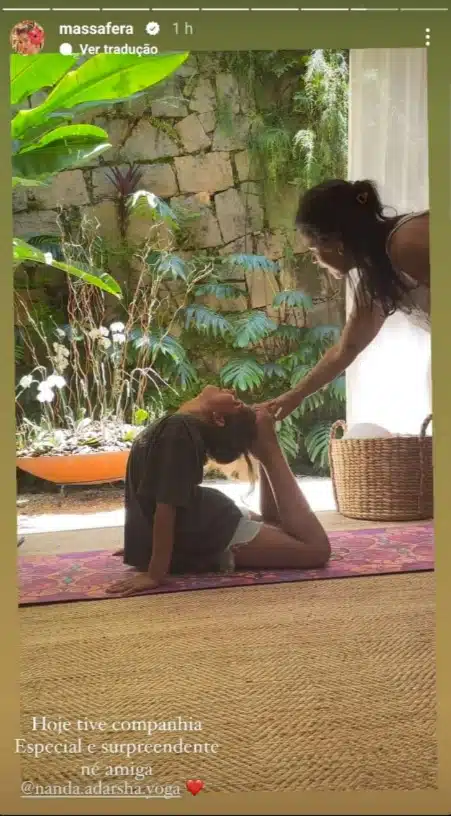 Filha de Grazi Massafera e Cauã Reymond surge praticando exercícios de ioga