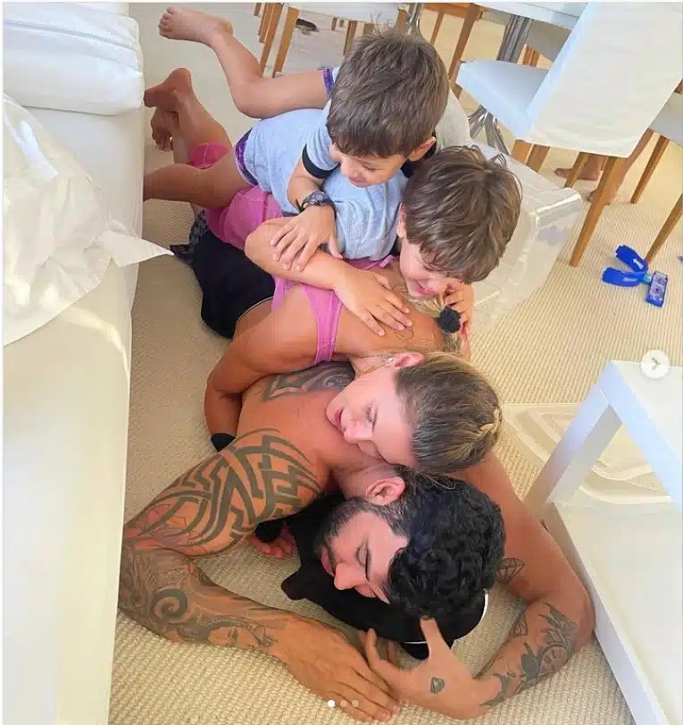 Gusttavo Lima surge com sua família de férias nas Bahamas surpreende