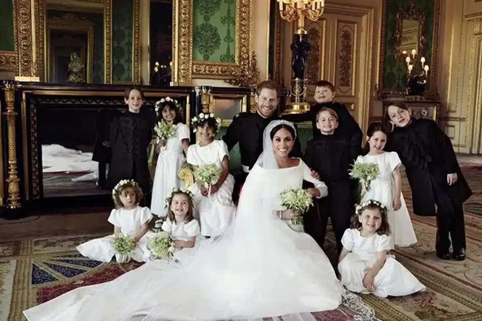 O príncipe Harry com dois de seus três sobrinhos, filhos de Kate Middleton e William, em seu casamento