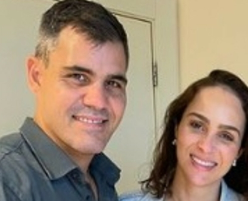 Juliano Cazarré e Leticia comemroam os 2 anos da filha