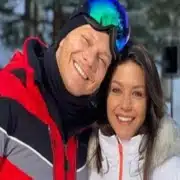 Thaís Fersoza e Michel Teló exibem seus filhos esquiando na neve nos EUA e surpreendem
