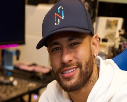 Neymar posa com seu filho na sua festa de de 31 anos em Paris e surpreende