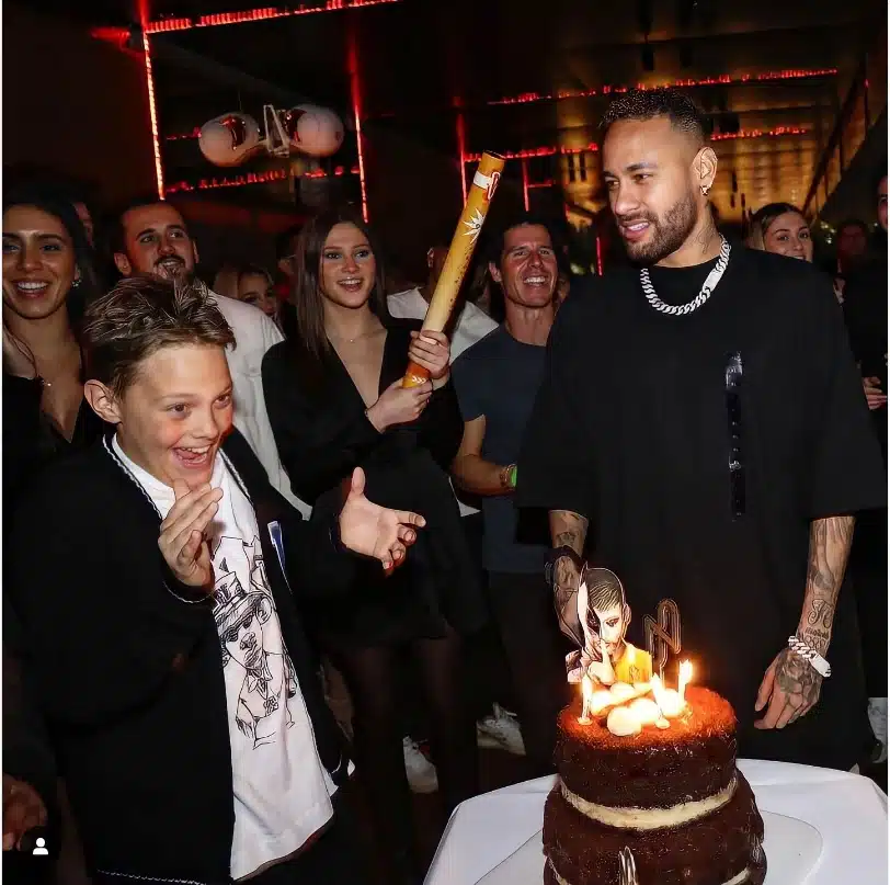 Neymar posa com seu filho em seu aniversário em Paris e encanta 