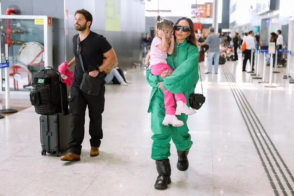 Duda Nagle, Sabrina Sato e Zoe foram clicados no aeroporto antes de embarcarem para viagem de férias