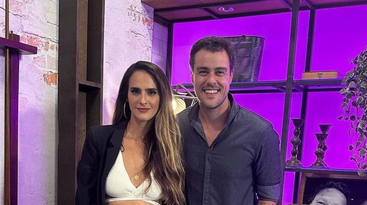 Joaquim Lopes e Marcella Fogaça curtem férias com as gêmeas e lembram gravidez