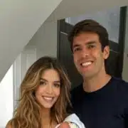 Kaká mostra pela primeira vez sua recém-nascida com seus irmãos