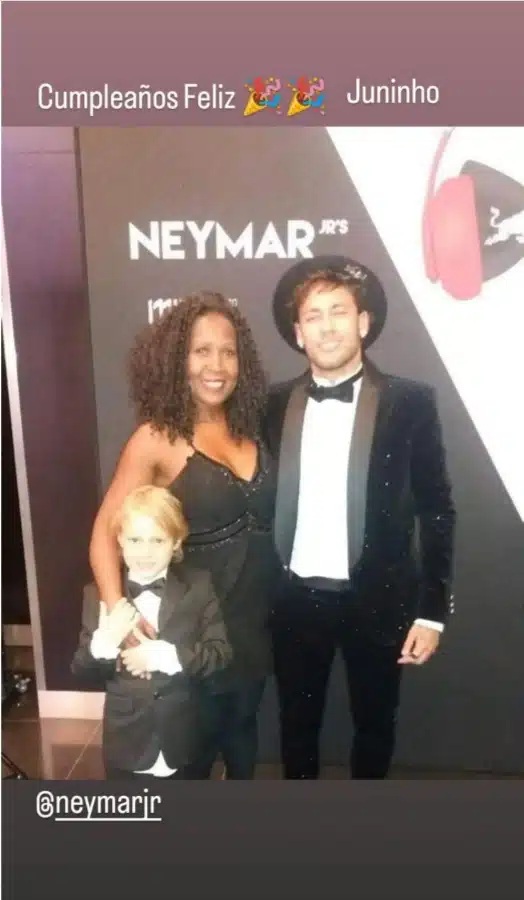 Neymar surge com seu filho e a babá dele e surpreende 