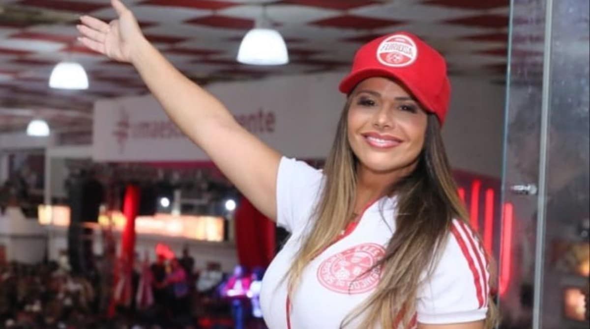 Viviane Araújo mostra seu bebê com a babá e se declara