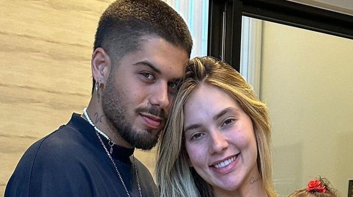 Zé Felipe surge com a esposa e sua bebê e desabafa