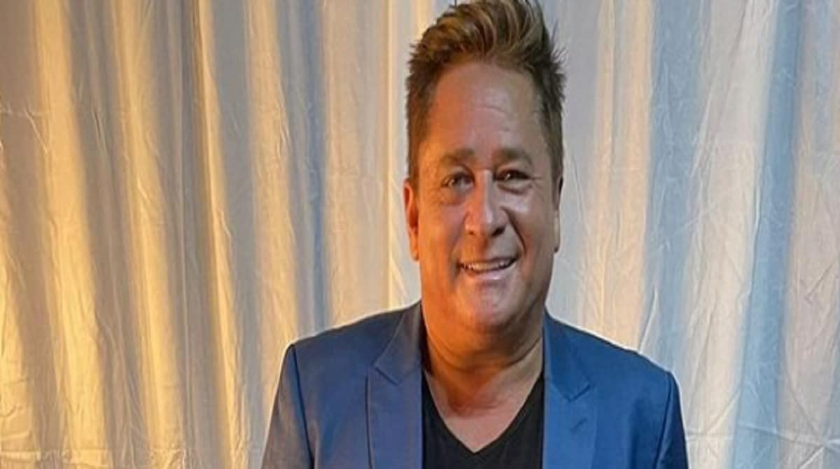 Leonardo posa com sua neta bebê em sua fazenda e impressiona