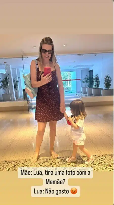 Esposa de Tiago Leifert surge com sua filha em seu condomínio de luxo e surpreende 