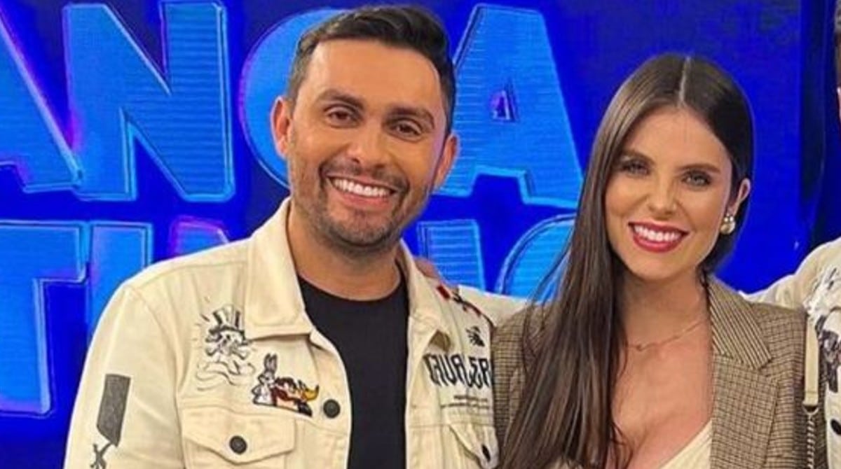 Esposa de Mano Walter mostra seus filhos na mansão