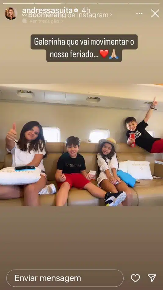 Os filhos de Andressa Suita e Gusttavo na aeronave de luxo do pai com as amiguinhas