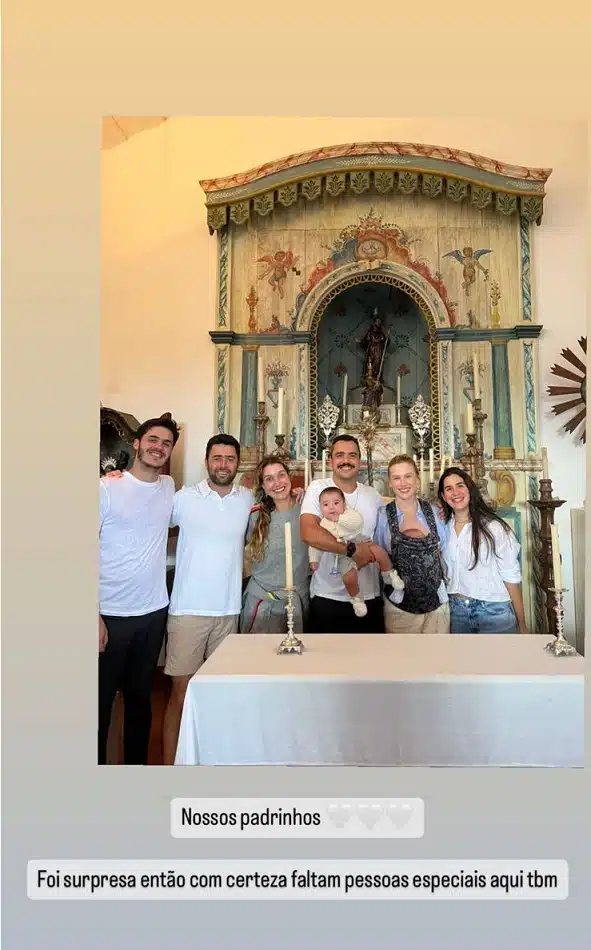 Fiorella Mattheis surgiu no casamento dos amigos Gabriela Pugliesi e Túlio Dek com seu recém-nascido e encantou