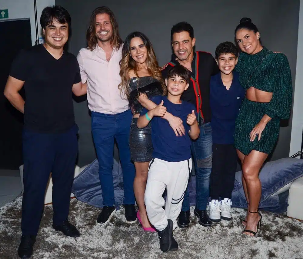 Wanessa recebeu alguns de seus familiares nos bastidores do show, entre eles Zezé e Graciele Lacerda
