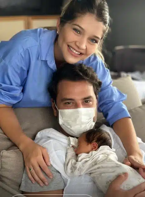 Filha de Leandro junto com seu irmão que acaba de nascer