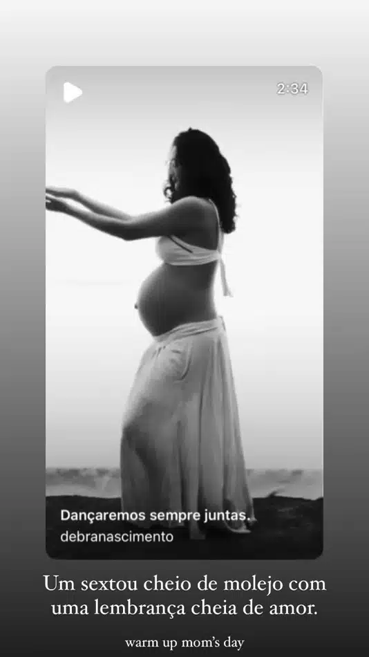 A atriz Débora Nascimento dançando grávida e exibindo a barriga 