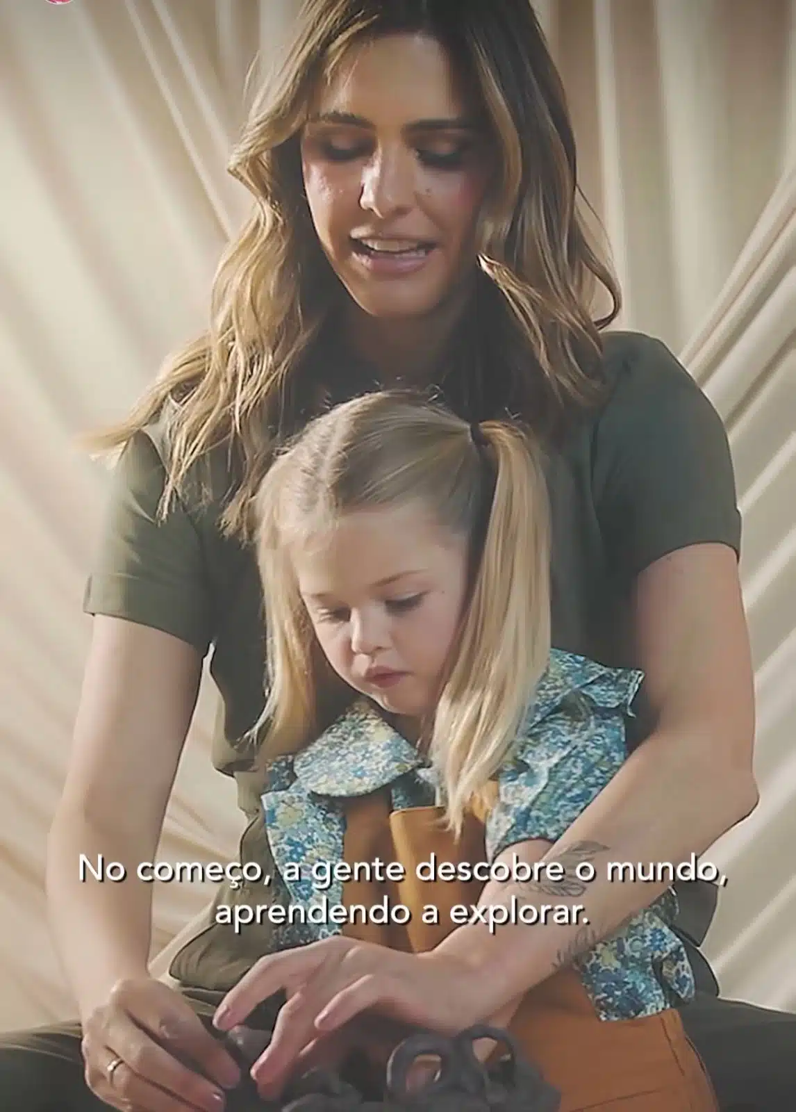 Fernanda Lima surge em campanha como modelo junto a sua filha