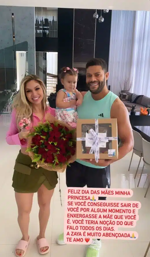 Hulk posa com sua bebê e esposa na mansão e mostra presentes que deu no Dia das Mães e surpreende 