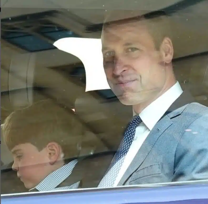 Príncipe William com seu filho com Kate Middleton no ensaio para a coroação