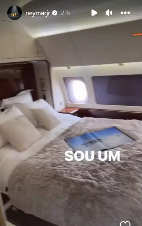 Neymar revelou que seu avião tem até cama de casal