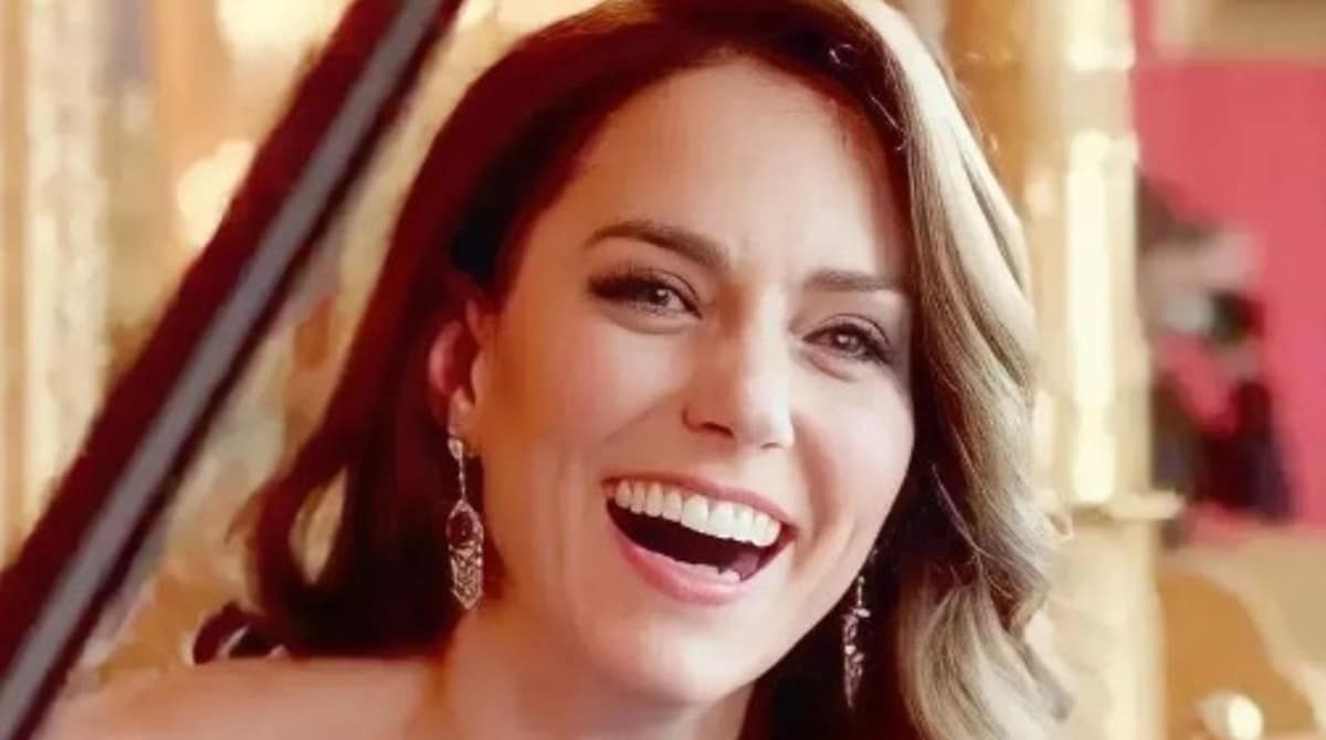 Kate Middleton mostrou a princesa Charlotte nos bastidores da coroação e encantou