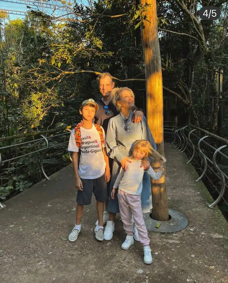 Eliana com a família passeando no Parque das Aves