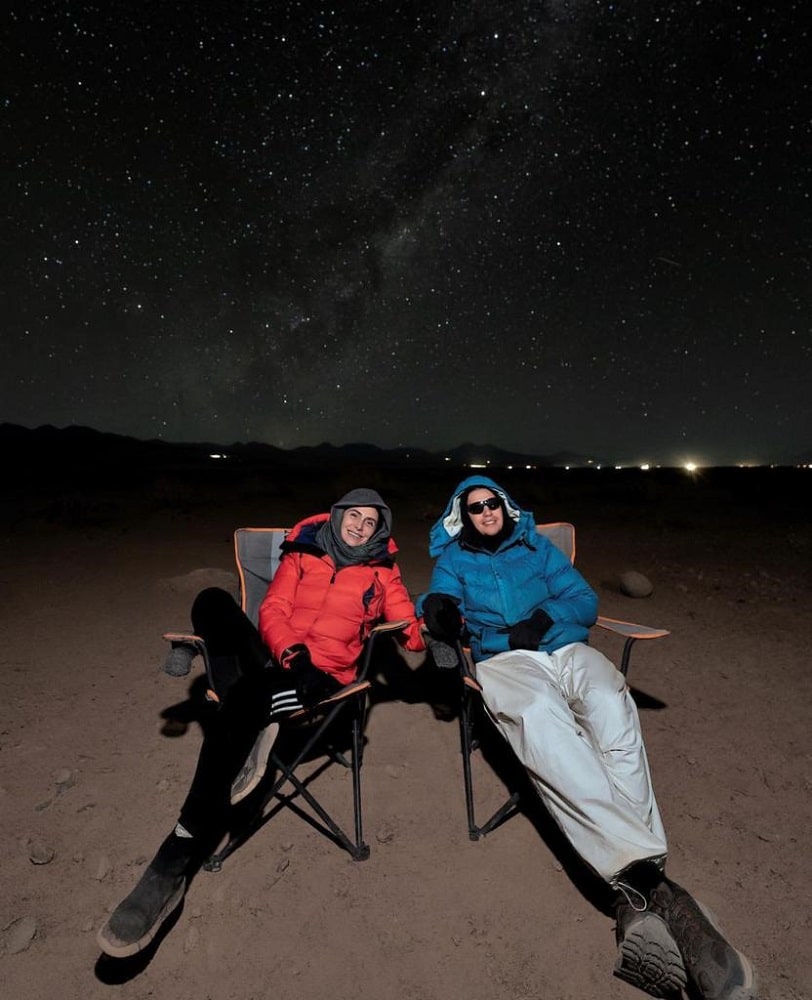 Pietro e a atriz Giovanna Antonelli no Deserto do Atacama à noite 