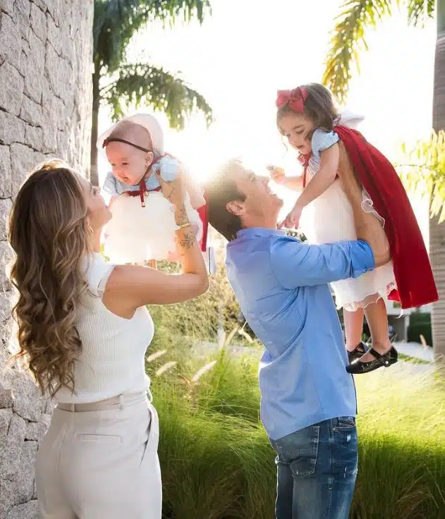 Kaká com a sua esposa e suas duas filhas