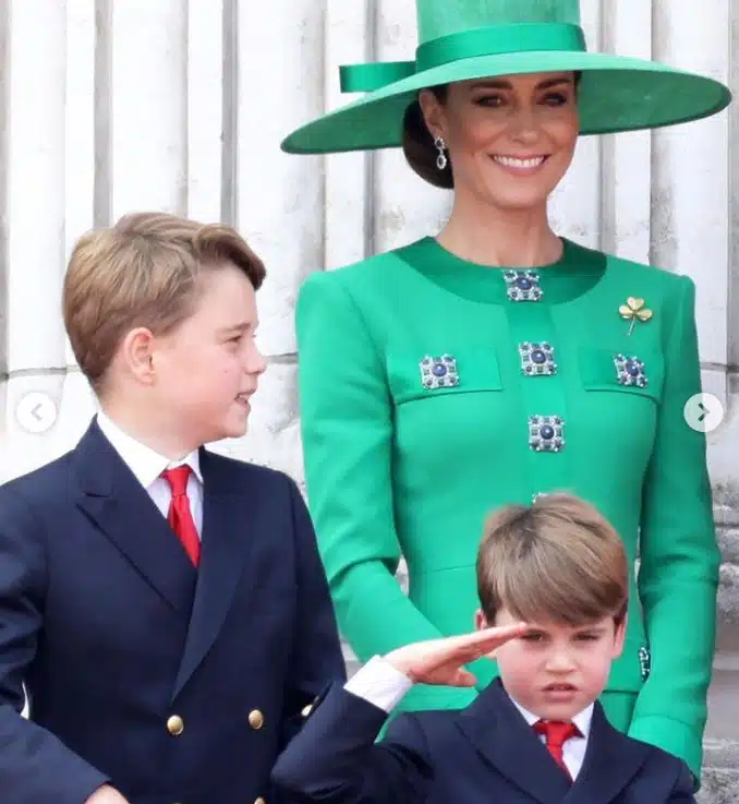 Princesa Kate Middleton junto com os filhos