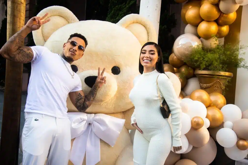 MC Mirella e Dynho em seu lindo chá revelação