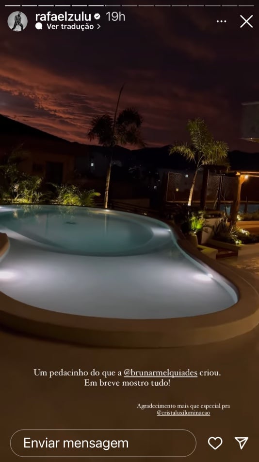 A luxuosa piscina da nova cobertura de Rafael Zulu 