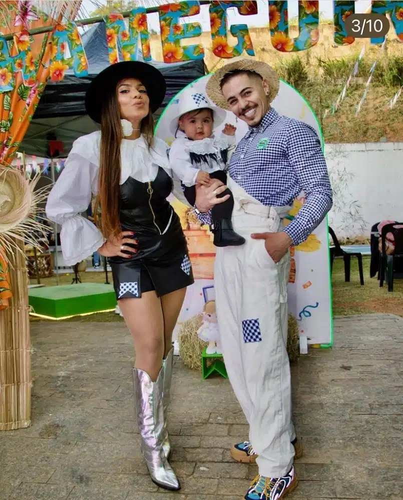 Pietra, bebê de Tays Reis e MC Biel, posou na festa junina com os papais 