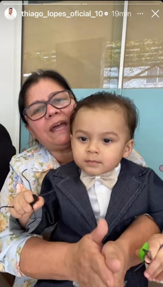 O ex-marido de Andressa Urach mostrou o bebê acompanhado da avó na escola 