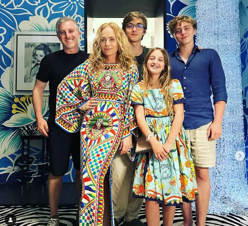 Angélica e Luciano Huck surgem com seus três filhos em viagem a Itália e encantam 