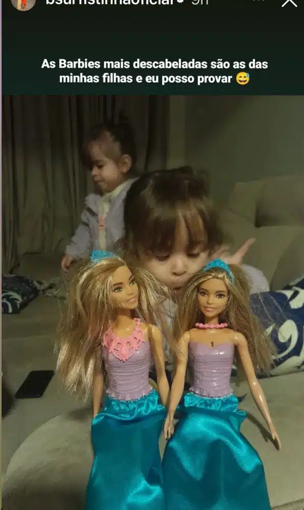 Bruna Surfistinha junto com as filhas gêmeas idênticas
