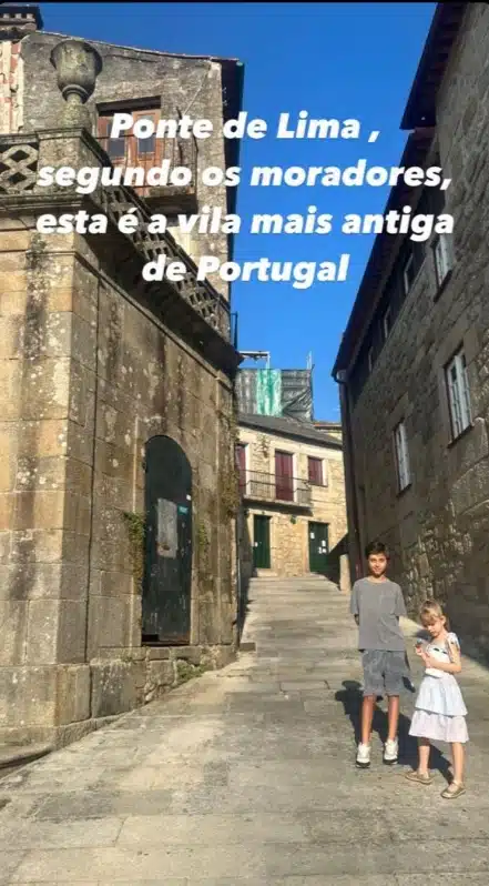 Filhos de Eliana surgem juntos em vila antiga em viagem de férias na Europa