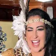 Fabíola Gadelha posa em festa no Amazonas e se declara para sua filha caçula e encanta