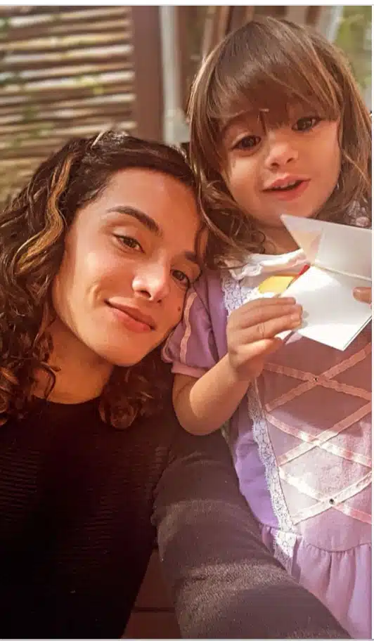 Esposa de Fábio Assunção surge em foto fofa com sua bebê 